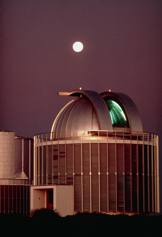 South African Astronomical Observatory Photograph by Dr Ian Robson/science Photo Library