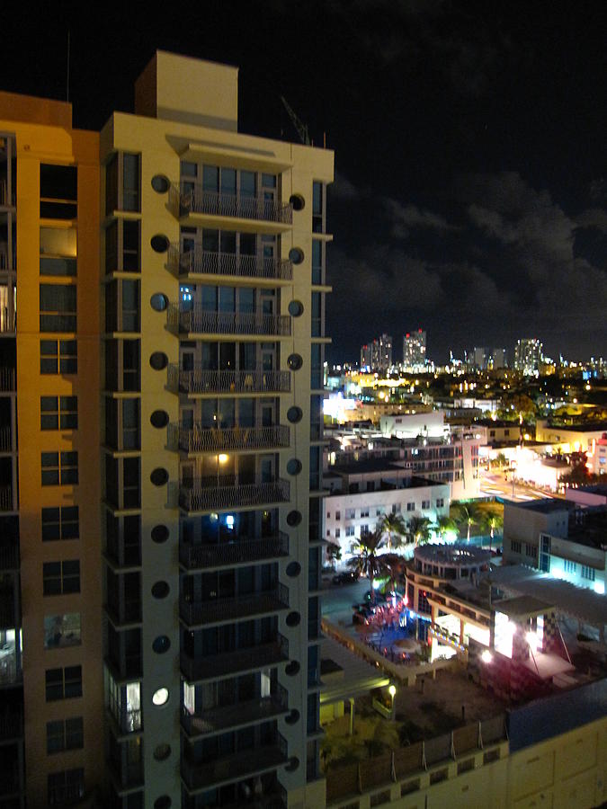 Miami Photograph - South Beach - 12122 by DC Photographer