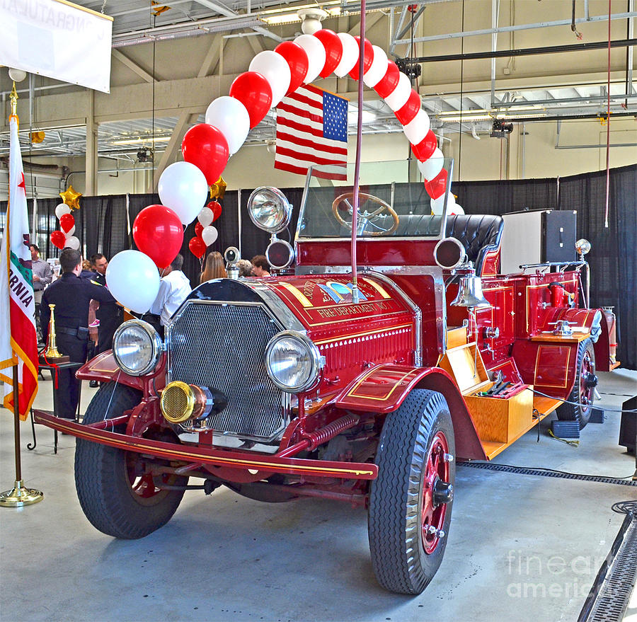 South San Franciscos Restored 1916 Seagrave Fire Engine Photograph by Jim Fitzpatrick