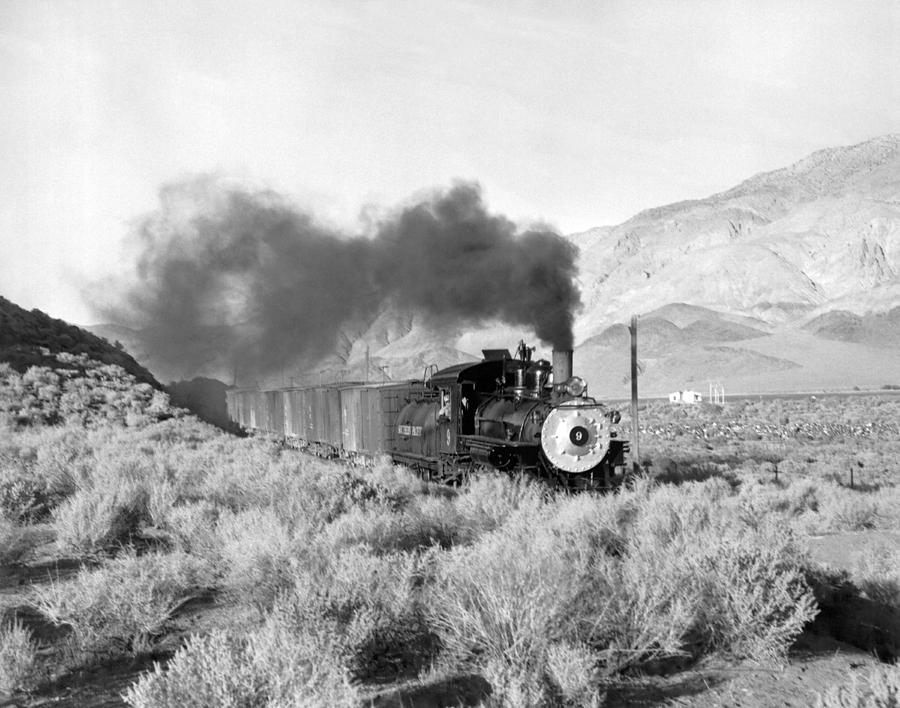 Landscape Photograph - Southern Pacific Locomotive by Underwood Archives