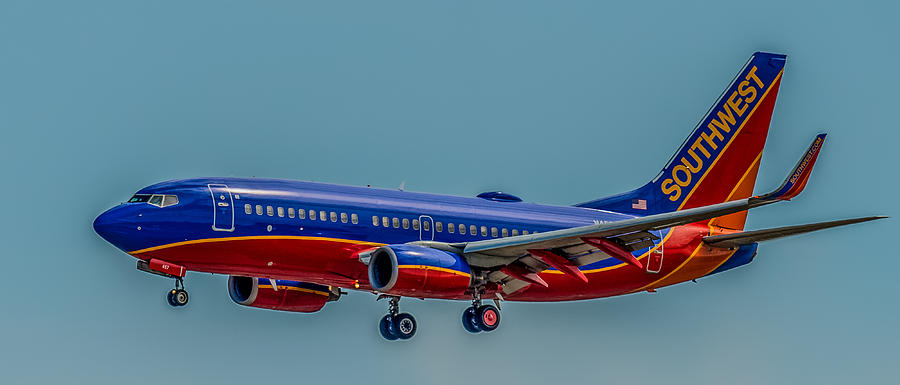 Southwest 737 landing Photograph by Paul Freidlund