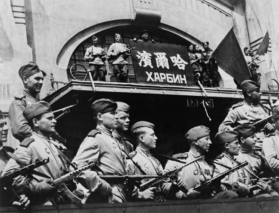 Soviet Soldiers In Harbin, China Photograph by Everett