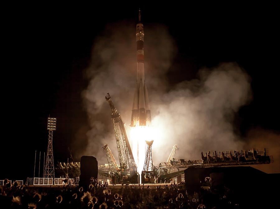 Soyuz Tma-09m Launch Photograph by Nasa/bill Ingalls