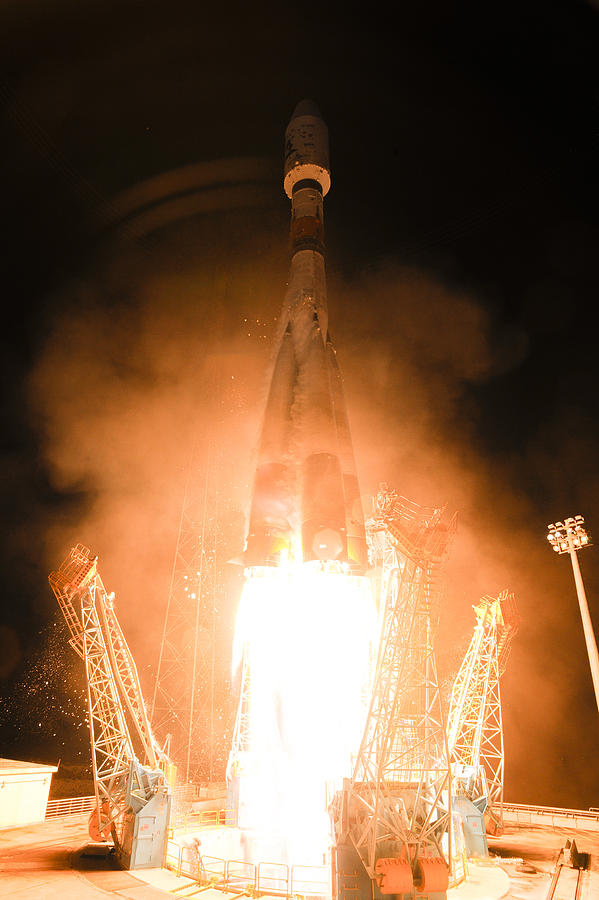 Soyuz Vs06 Lifting Off Photograph by Science Source