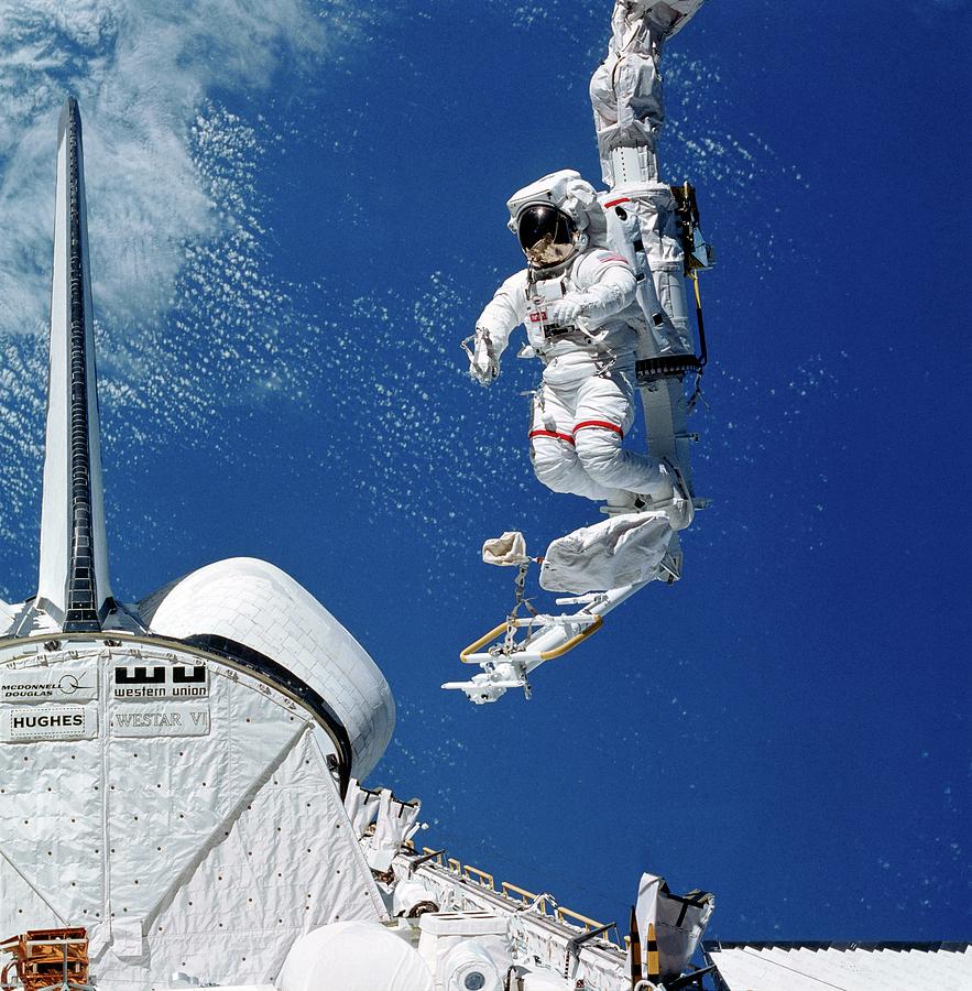 Space Shuttle Astronaut In Mmu Spacewalk Photograph by Nasa/science Photo Library