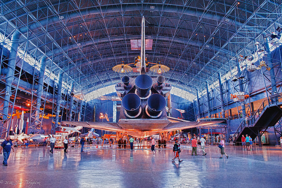 Space Shuttle Discovery Photograph by Jim Thompson