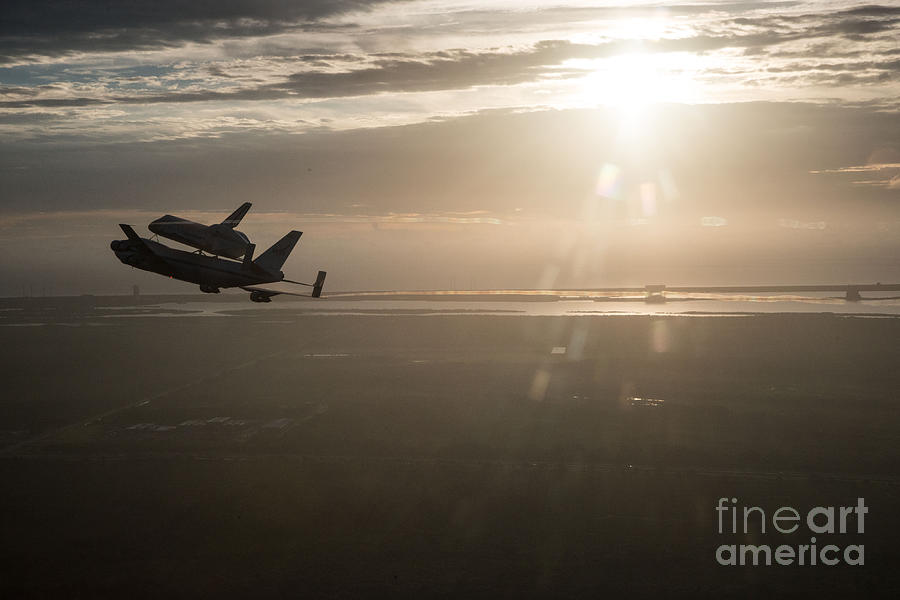 Space Shuttle Endeavour Photograph by Paul Fearn