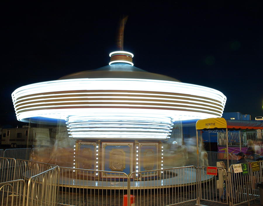 Abstract Photograph - Spectral Carousel by Donald LeBlanc