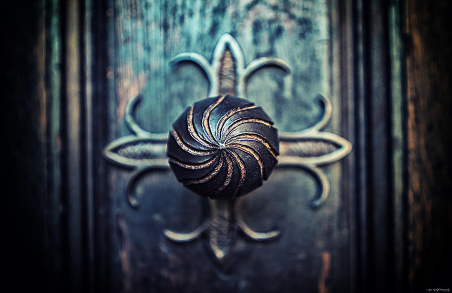Castle Photograph - Spiral Knob by Ryan Wyckoff