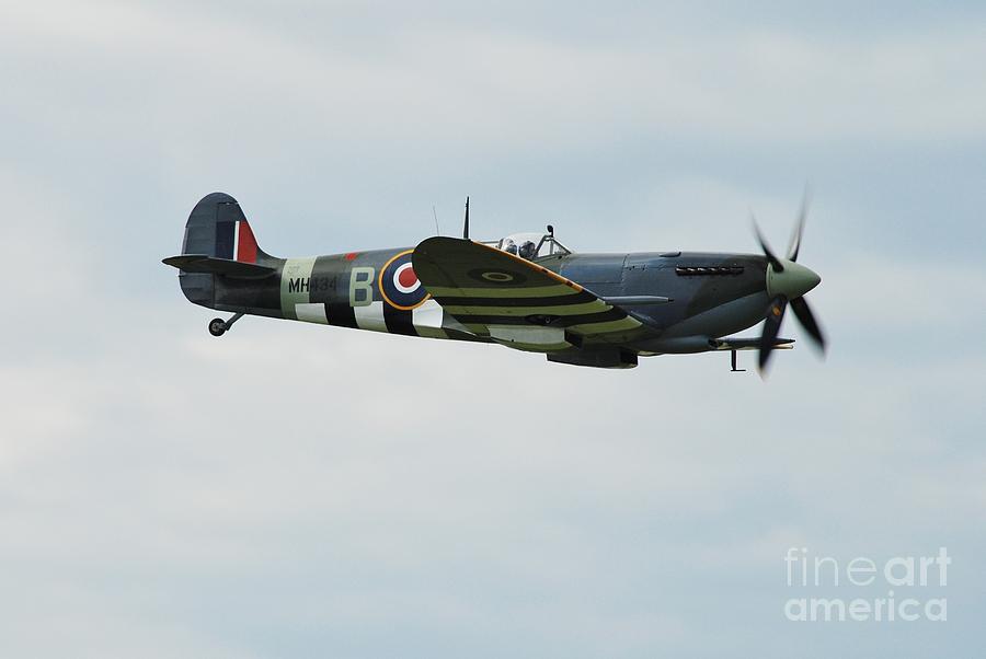 Spitfire Mk 1XB fighter Photograph by David Fowler