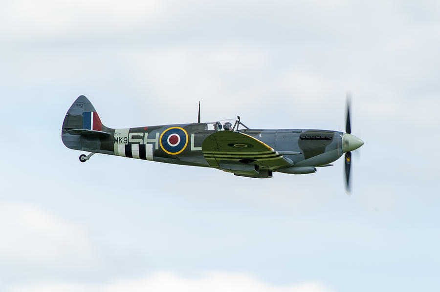 Spitfire Mk IX Photograph by Gary Eason