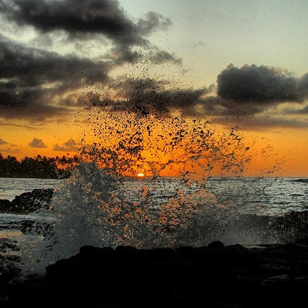 Hawaii Photograph - Splash! #igtube #igdaily #bestoftheday by Brian Governale