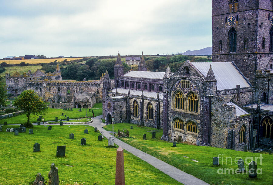 St. Davids Cathedral Photograph by Bob Phillips