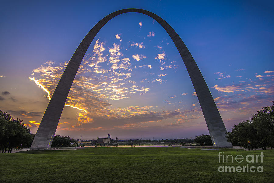 St. Louis Gateway Arch Prayer Photograph by David Haskett II