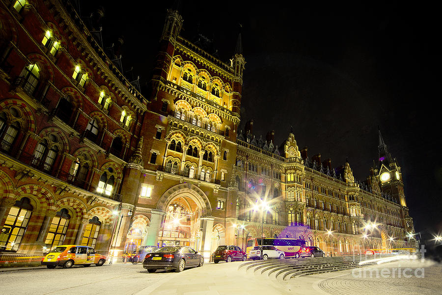 St Pancras by night Photograph by Rob Hawkins - Fine Art America