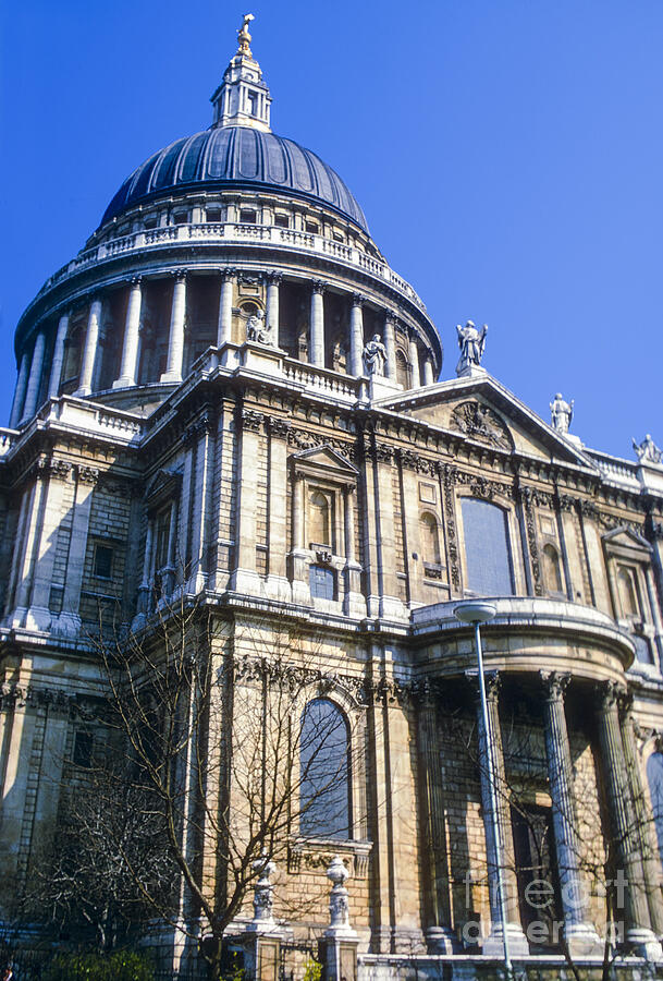 St. Pauls Cathedral Photograph by Bob Phillips