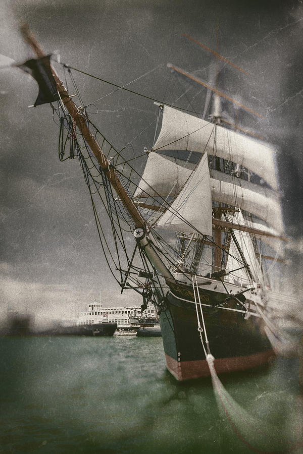 Rope Photograph - Star of Inda Bow First by Scott Campbell