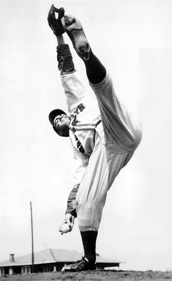Star Pitcher Van Lingo Mungo Photograph by Underwood Archives