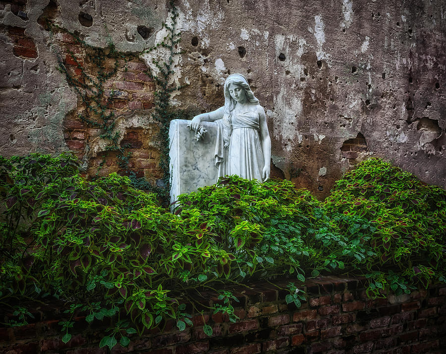 Statue In Alley - Natchez Photograph by Frank J Benz