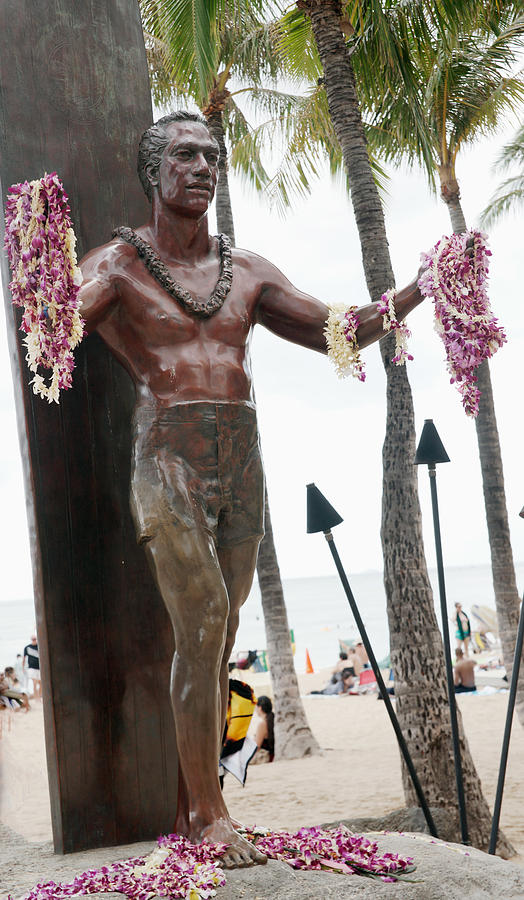 Statue Of Duke Kahanamoku Waikiki Oahu Island Hawaii Photograph