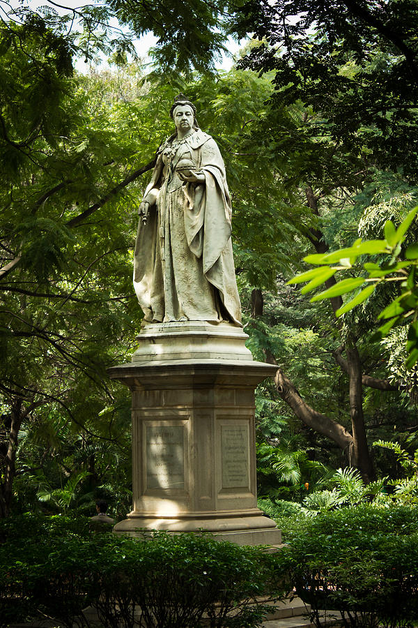 Statue of Queen Victoria, Endcliffe Park, Sheffield, UK 