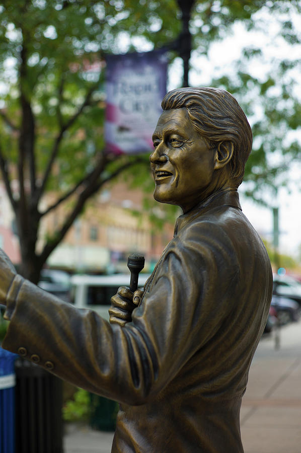 Bill Clinton Photograph - Statue Of Us President Bill Clinton by Panoramic Images