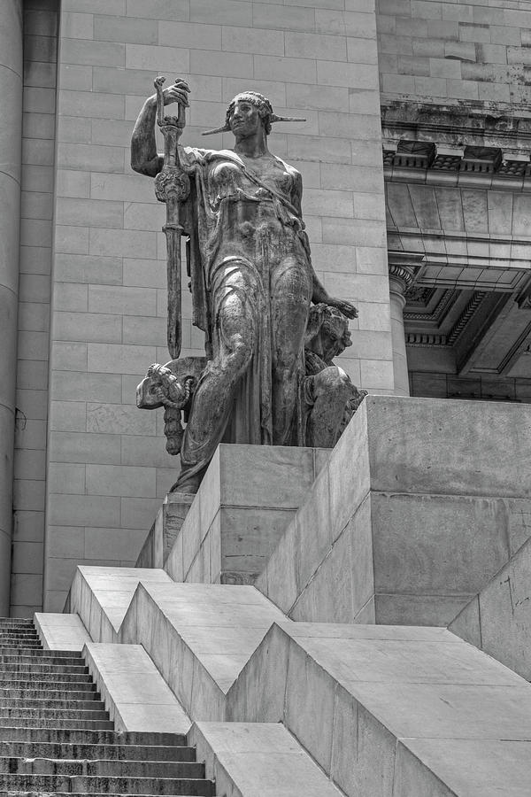 Statue On The Steps Of El Capitolio Photograph by David Chapman