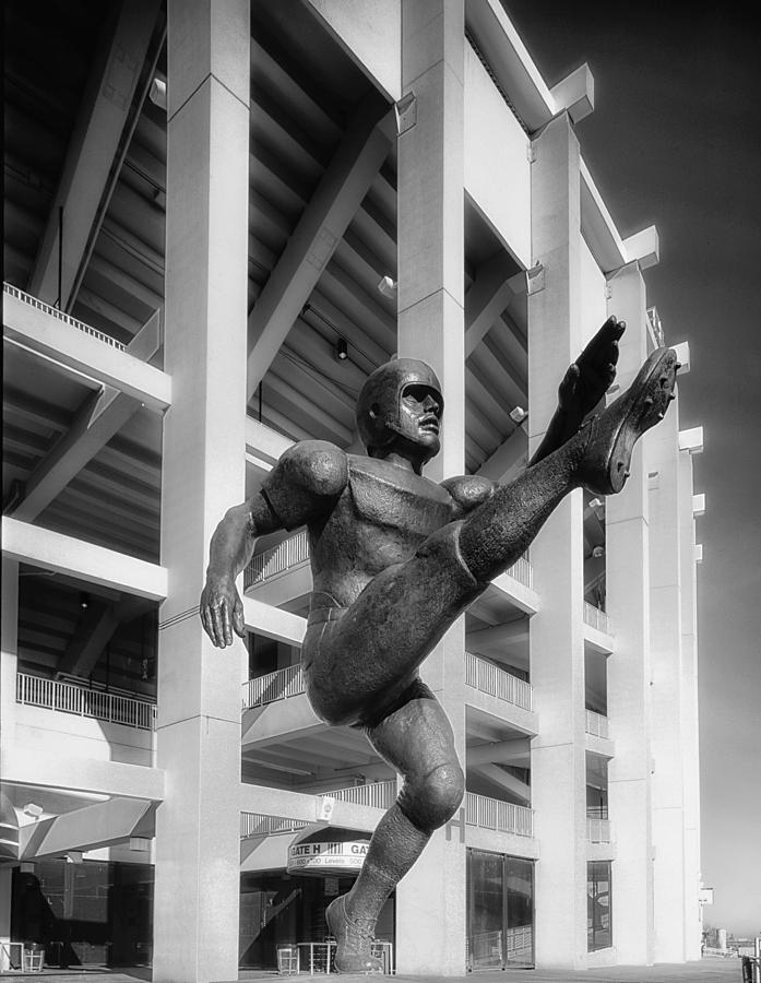 Philadelphia Photograph - Statue Outside Veterans Stadium in Philadelphia by Mountain Dreams