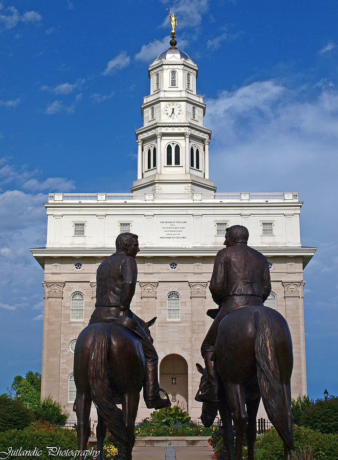 Statues of Joseph and Hyrum in front of the Nauvoo Temple in Ill