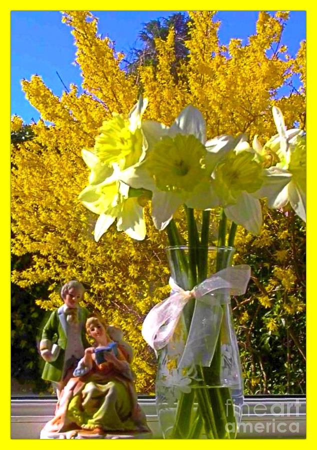 Still Life Photograph - Still Life Daffodils by Joan-Violet Stretch