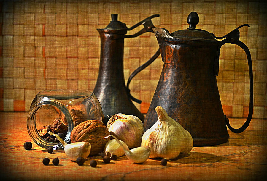 Still Life Photograph - Still life with garlic by Rumiana Nikolova
