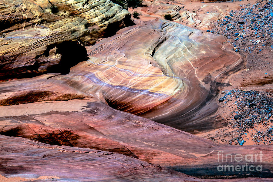 Lake Mead National Recreation Area Photograph - Streaks in Sandstone by Robert Bales