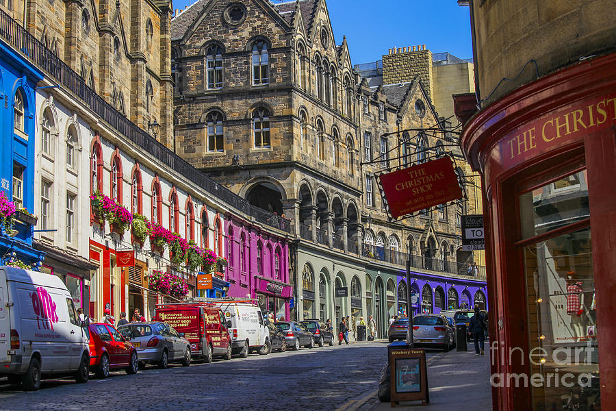 Victoria Street in Edinburgh Photograph by Patricia Hofmeester