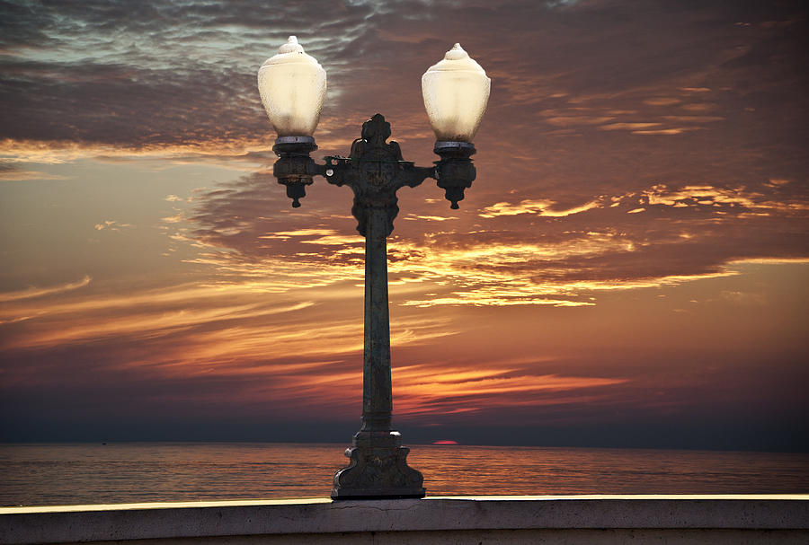 Street Light With California Sunset Photograph by Larry Butterworth