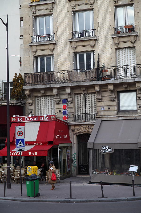 Street Scenes - Paris France - 011352 Photograph by DC Photographer