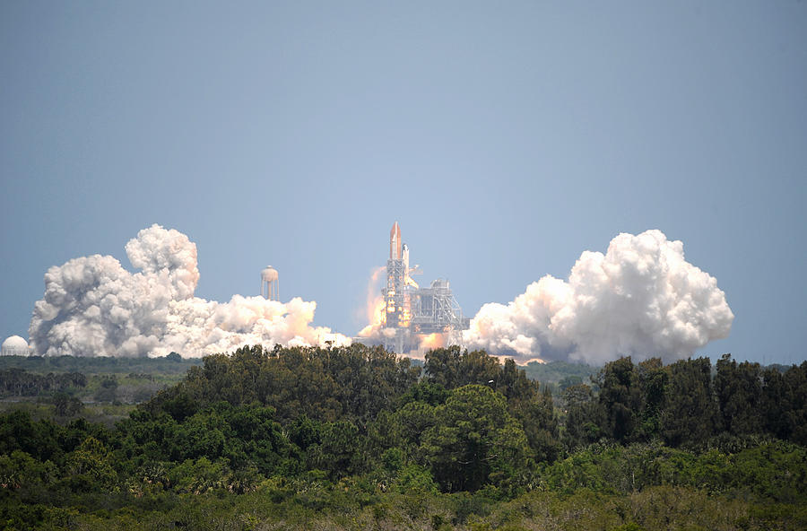 Sts-132, Space Shuttle Atlantis Launch Photograph by Science Source
