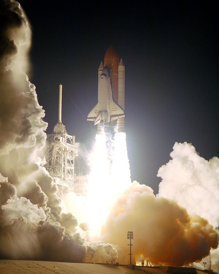 Sts-72, Space Shuttle Endeavor Launch Photograph by Science Source