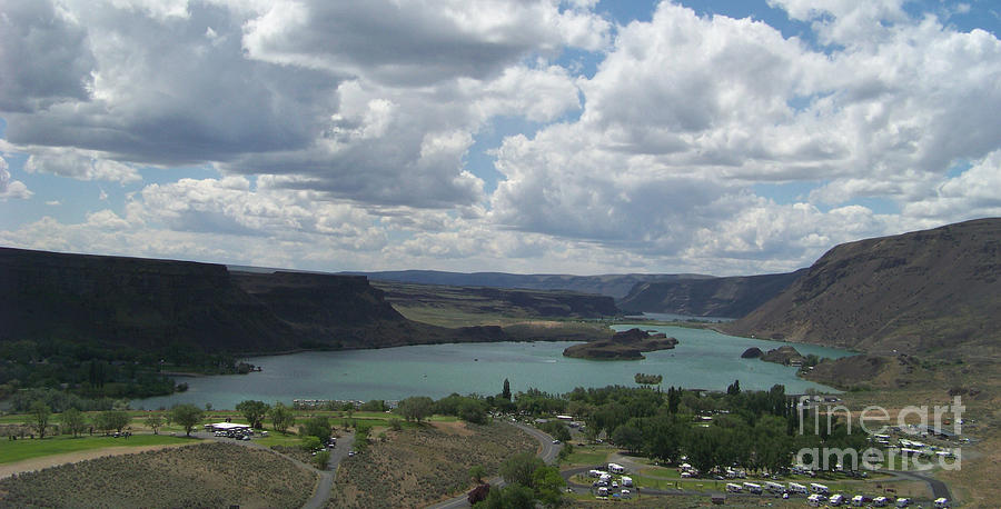 Sun Lake in Lower Grand Coulee Washington Photograph by Charles Robinson