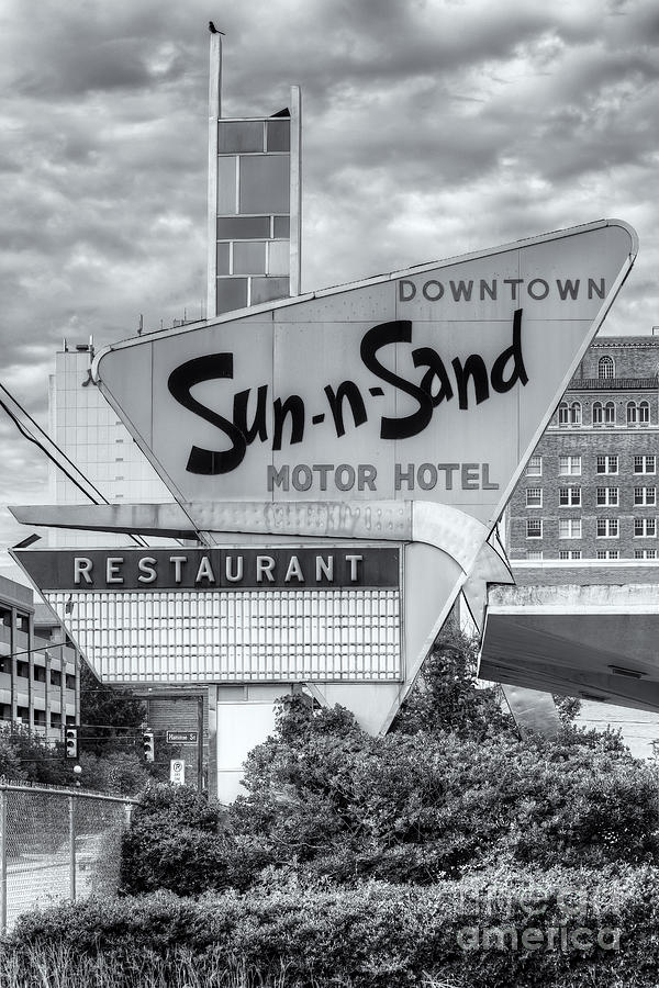 Sun-n-Sand Motor Hotel II Photograph by Clarence Holmes