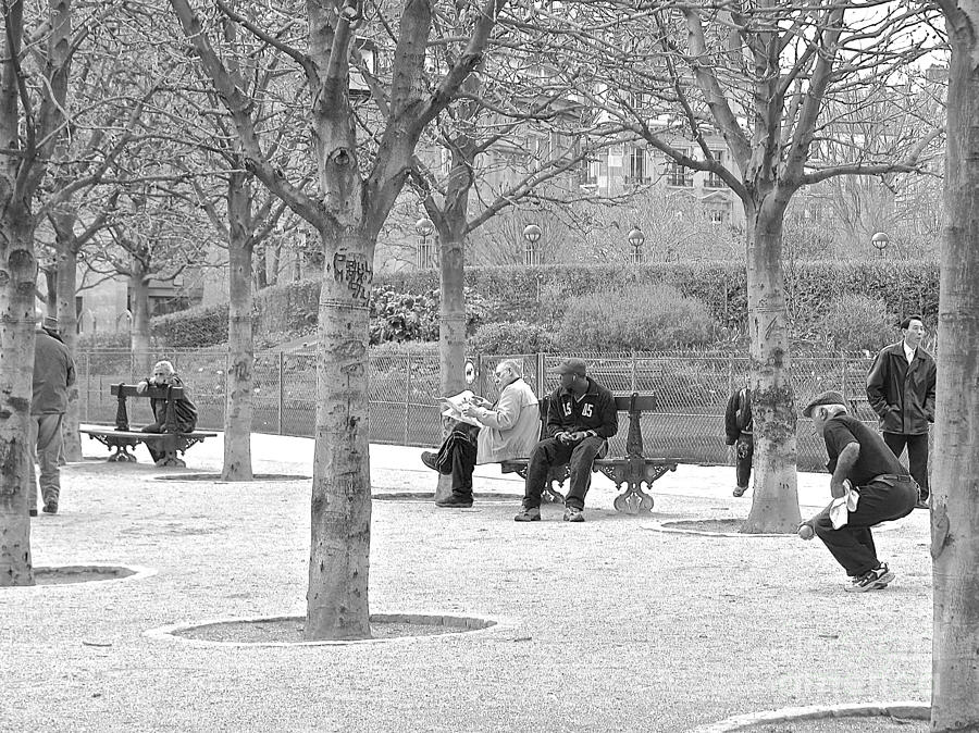 Sunday Afternoon in a Paris Park Photograph by Suzanne Oesterling