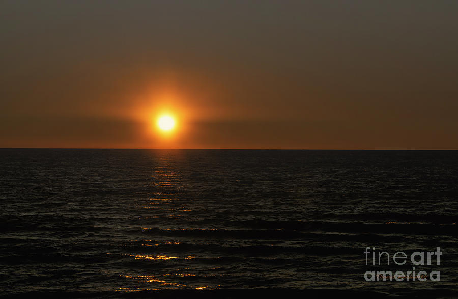 Lake Michigan Photograph - Sundown Twinkle by Thomas Woolworth