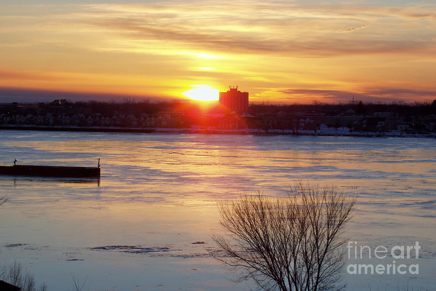 Sunrise On A Cold Frozen Niagara River Photograph by John Telfer