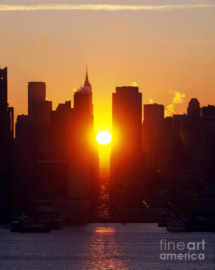 Sunrise Over Midtown Manhattan Photograph by Rafael Macia