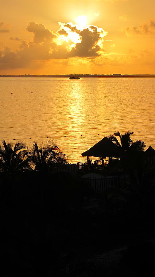Sunrise Playa Mujeres Photograph by Paula Brown