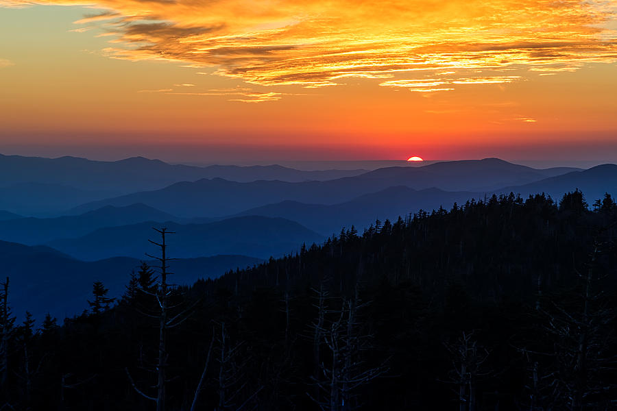 Fall Photograph - Suns last peak over the Blue Ridge by Andres Leon