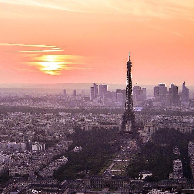 Igers Photograph - Sunset : Paris. The Eiffel Tower Taken by Neil Andrews