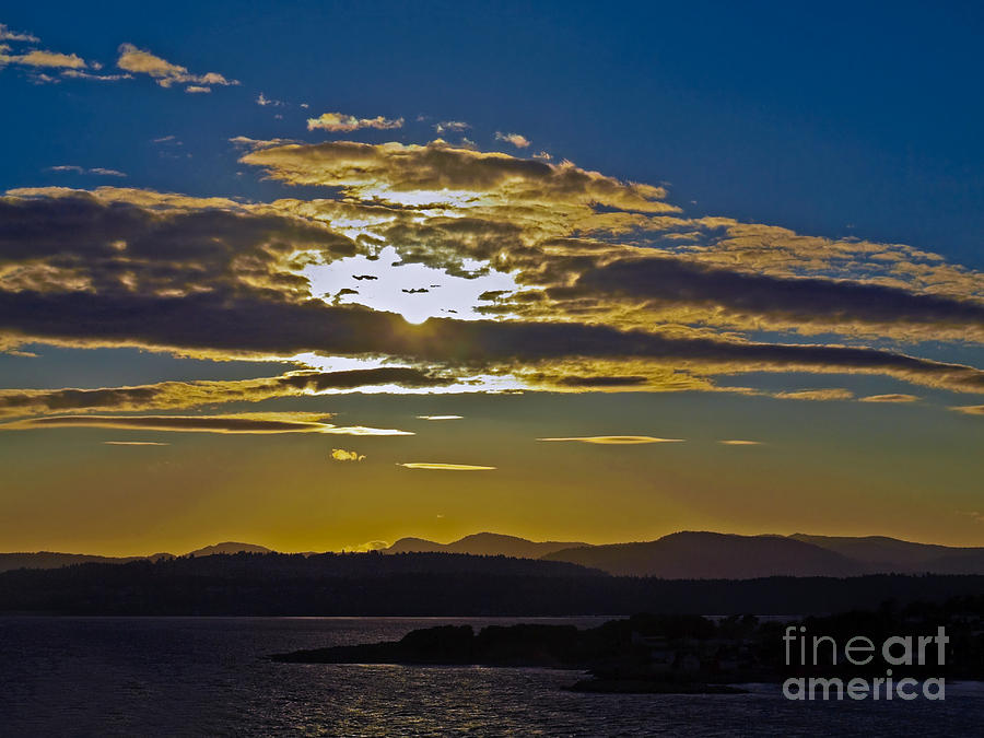 Sunset Photograph - Sunset at sea AK599 by Howard Stapleton