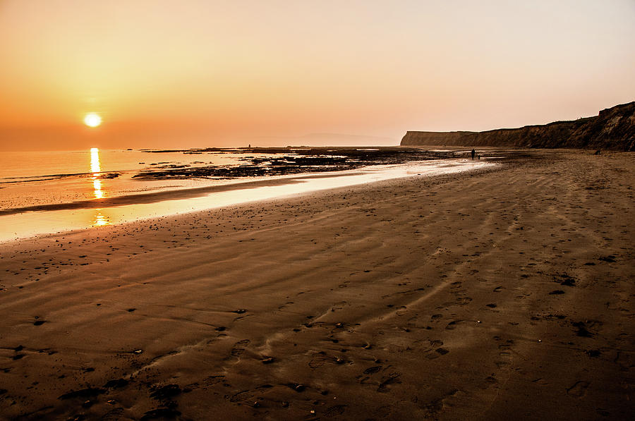 Sunset At Isle Of Wight, England Photograph by Li Kim Goh