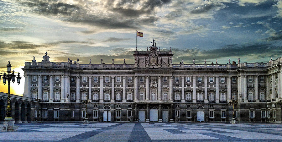 Sunset at Royal Palace Photograph by Pedro Fernandez