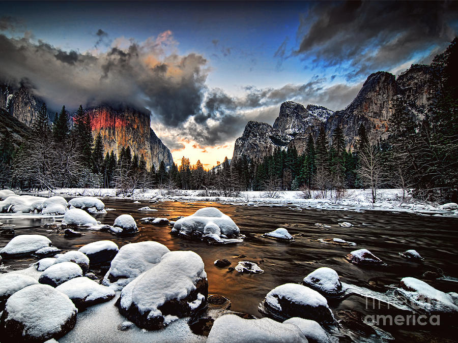 Sunset at Yosemite Valley Photograph by Peter Dang